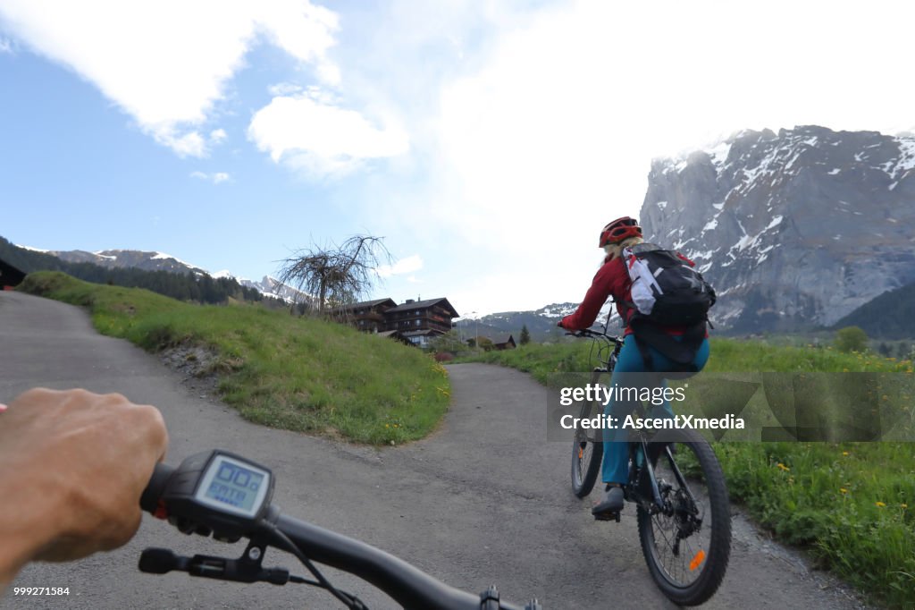 POV met vrouw op ebike in Bergen