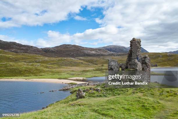 ardvreck castle - ardvreck castle stock-fotos und bilder