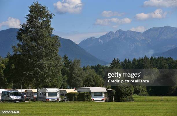 Caravans and camper vans at a camping site at Forggensee lake near Dietringen, Germany, 23 August 2017. Photo: Karl-Josef Hildenbrand/dpa