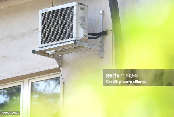 An air conditioning unit on the side of a residential building in Essen, Germany, 23 August 2017. Photo: Caroline Seidel/dpa