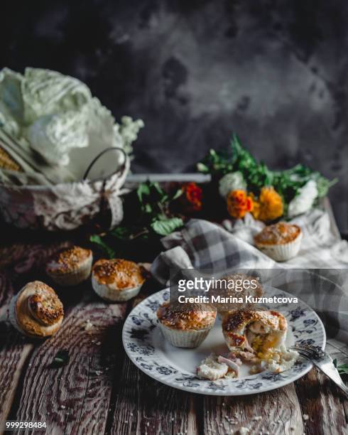 mini pies with chicken and corn - marmorkuchen stock-fotos und bilder