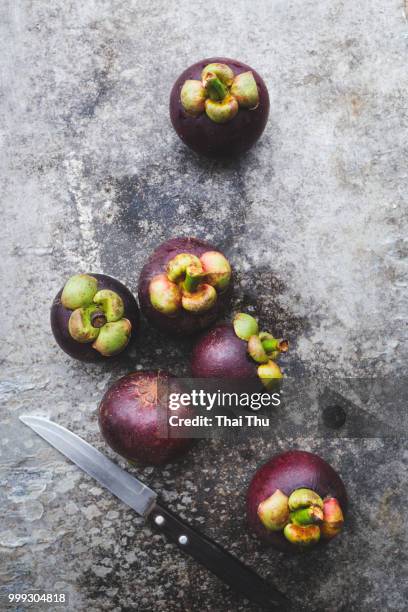 mangosteen fruits on the old metal plate - mangosteen 個照片及圖片檔