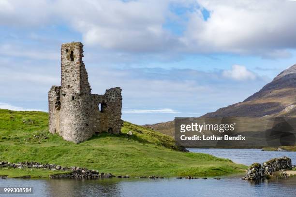 ardvreck castle - scotland - ardvreck castle stock-fotos und bilder