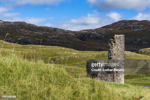 ardvreck castle - scotland - ardvreck castle stock pictures, royalty-free photos & images