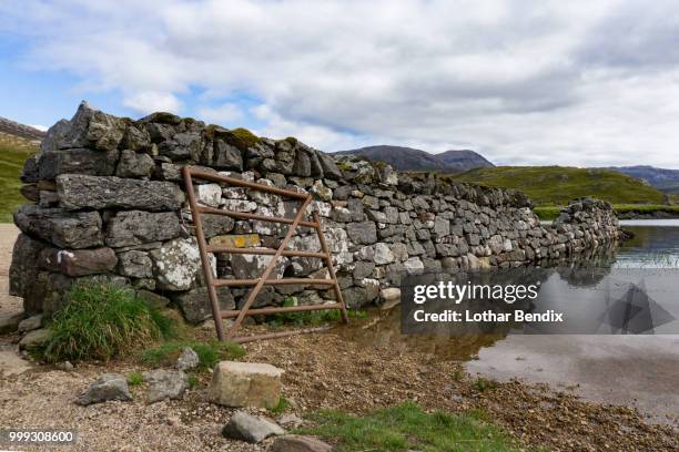 ardvreck castle - scotland - ardvreck castle stock-fotos und bilder