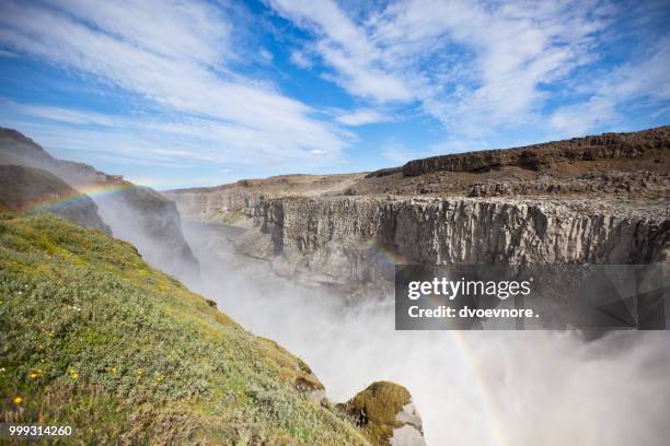 dettifoss waterfall in iceland under a blue summer sky with clou - dettifoss waterfall foto e immagini stock