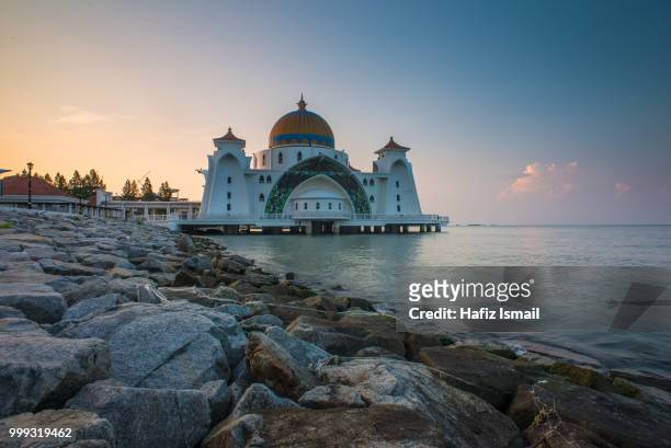 the melaka straits mosque - floating mosque bildbanksfoton och bilder