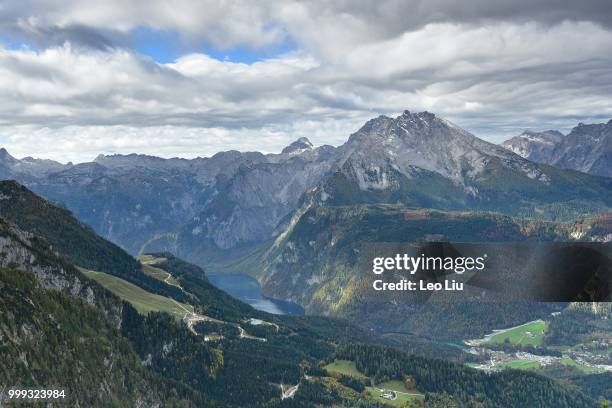 konigssee and its surrounding from eagle nest - liu he fotografías e imágenes de stock