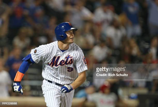 Brandon Nimmo of the New York Mets hits a 10th inning pinch-hit walk-off home run against the Philadelphia Phillies during a game at Citi Field on...