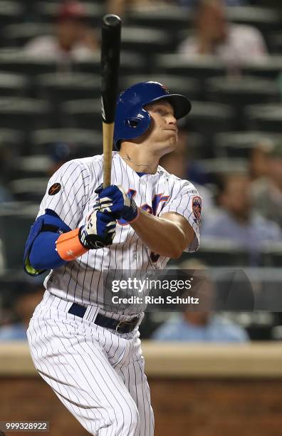 Brandon Nimmo of the New York Mets hits a 10th inning pinch-hit walk-off home run against the Philadelphia Phillies during a game at Citi Field on...