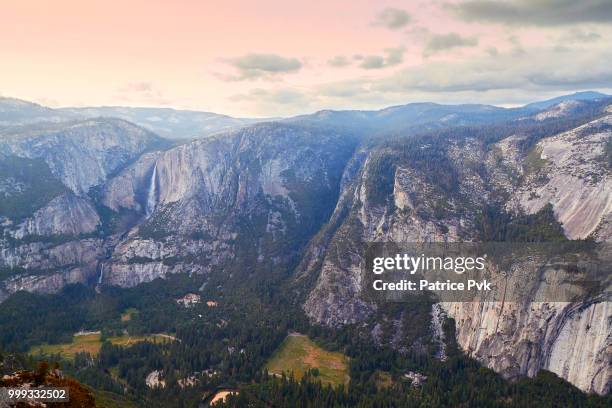 california - yosemite waterfall - ruinas incas de machu picchu fotografías e imágenes de stock