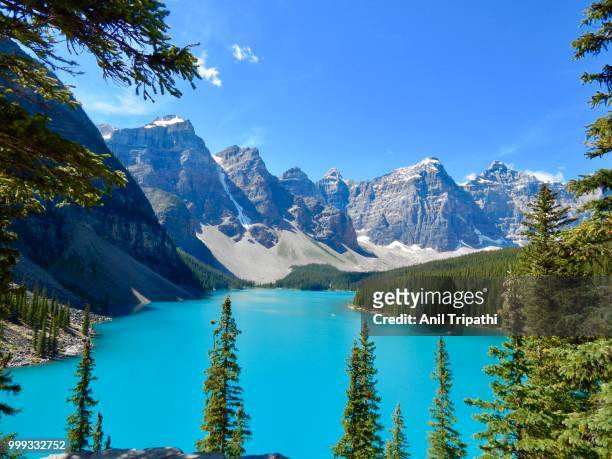 moraine lake - valley of the ten peaks - valley of the ten peaks stock pictures, royalty-free photos & images
