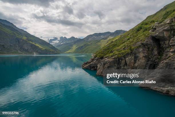 lac de moiry - alonso stock pictures, royalty-free photos & images