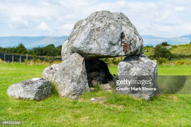 carrowmore dolmen - elmore stock pictures, royalty-free photos & images
