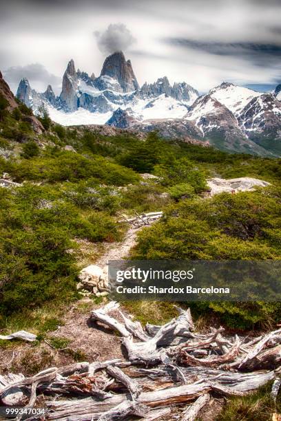 way to fitz roy - fitz roy stock-fotos und bilder