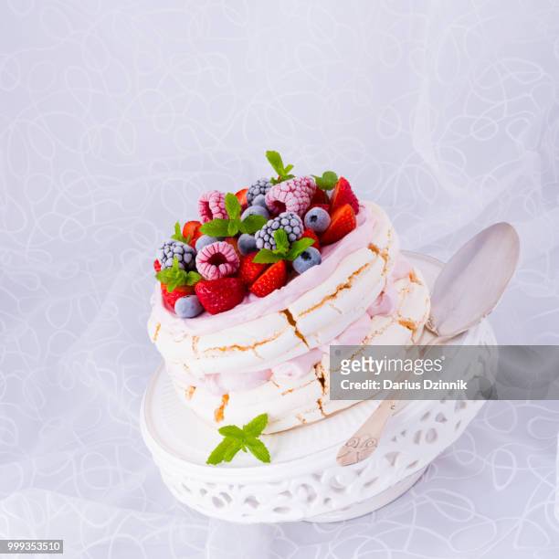 pavlova with berry fruits - berry stock-fotos und bilder