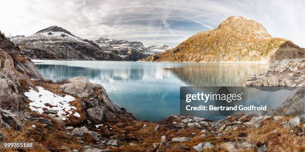 lac d'emosson - lac fotografías e imágenes de stock