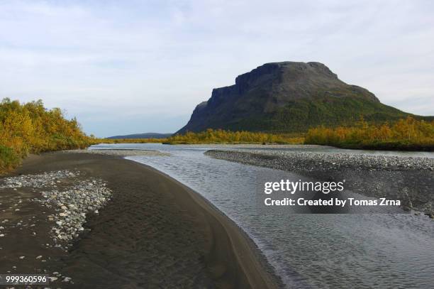 autumn landscape of the remote rapadalen valley - norrbotten province 個照片及圖片�檔