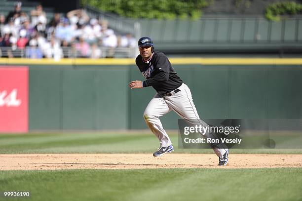 Vernon Wells of the Toronto Blue Jays runs the bases against the Chicago White Sox on May 9, 2010 at U.S. Cellular Field in Chicago, Illinois. The...