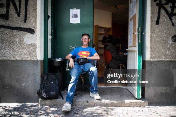 The homeless man Hans-Georg Schottenhaml sitting in front of the entrance of the "Warmer Otto" shelter for the homeless in Berlin, Germany, 09 August...