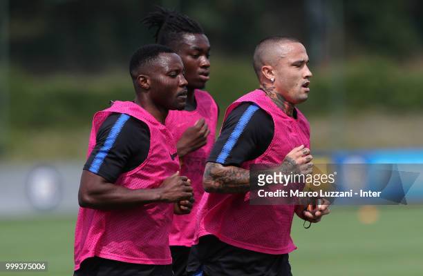Kwadwo Asamoah, Yann Karamoh and Radja Nainggolan of FC Internazionale run during the FC Internazionale training session at the club's training...