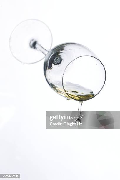 wineglass on a white background - comazuipen stockfoto's en -beelden