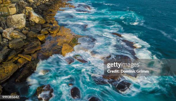 bondi beach - wash over rocks - dominic fotografías e imágenes de stock