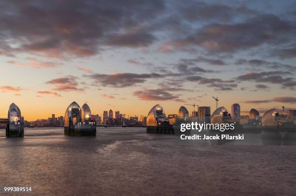 thames barrier - barrier imagens e fotografias de stock