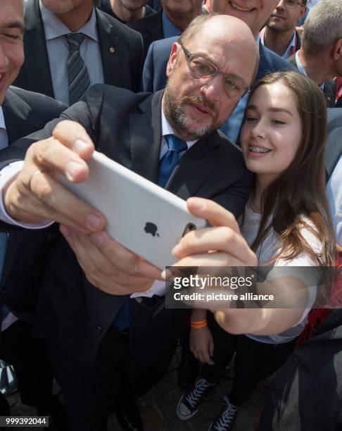 The SPD's candidate for Chancellor, Martin Schulz, finishing an election campaign event and taking selfies with spectators on the Romerberg in...