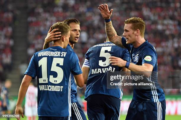 Hamburg's team celebrates the 0:2 lead with Andre Hahn during the German Bundesliga soccer match between 1. FC Cologne and Hamburger SV in the...