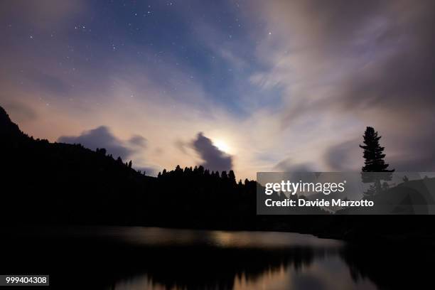 lago delle stellune - lago reflection stock pictures, royalty-free photos & images