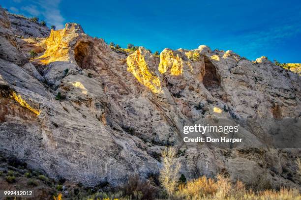 large caves in catscomb near cottonwood canyon - cottonwood stock-fotos und bilder