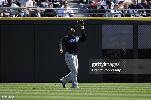 Vernon Wells of the Toronto Blue Jays fields against the Chicago White Sox on May 9, 2010 at U.S. Cellular Field in Chicago, Illinois. The Blue Jays...