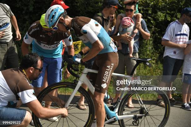 France's Romain Bardet changes wheel after suffering a puncture for the tird time during the ninth stage of the 105th edition of the Tour de France...