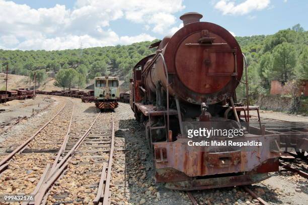abandoned locomotives - iñaki respaldiza stock-fotos und bilder