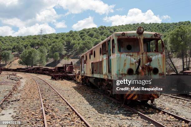 abandoned locomotive - iñaki respaldiza imagens e fotografias de stock