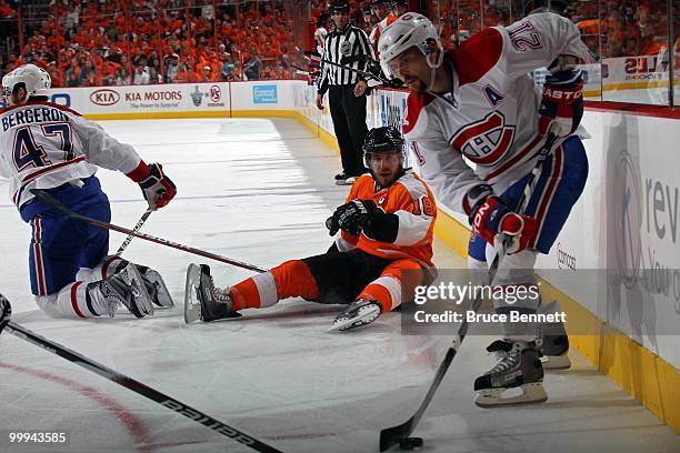 Brian Gionta of the Montreal Canadiens handles the puck against Mike Richards of the Philadelphia Flyers in Game 1 of the Eastern Conference Finals...