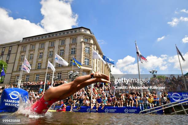 Sara Perez Sala of Spain competes in the swing leg of the ITU World Triathlon Hamburg Mixed Relay World Championships on July 15, 2018 in Hamburg,...