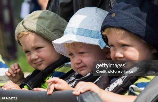 Dpatop - The triplets Theodor , Priya and Marlon from Ortenberg pose for a photo at the traditional triplet meeting of the Hessian Prime Minister at...