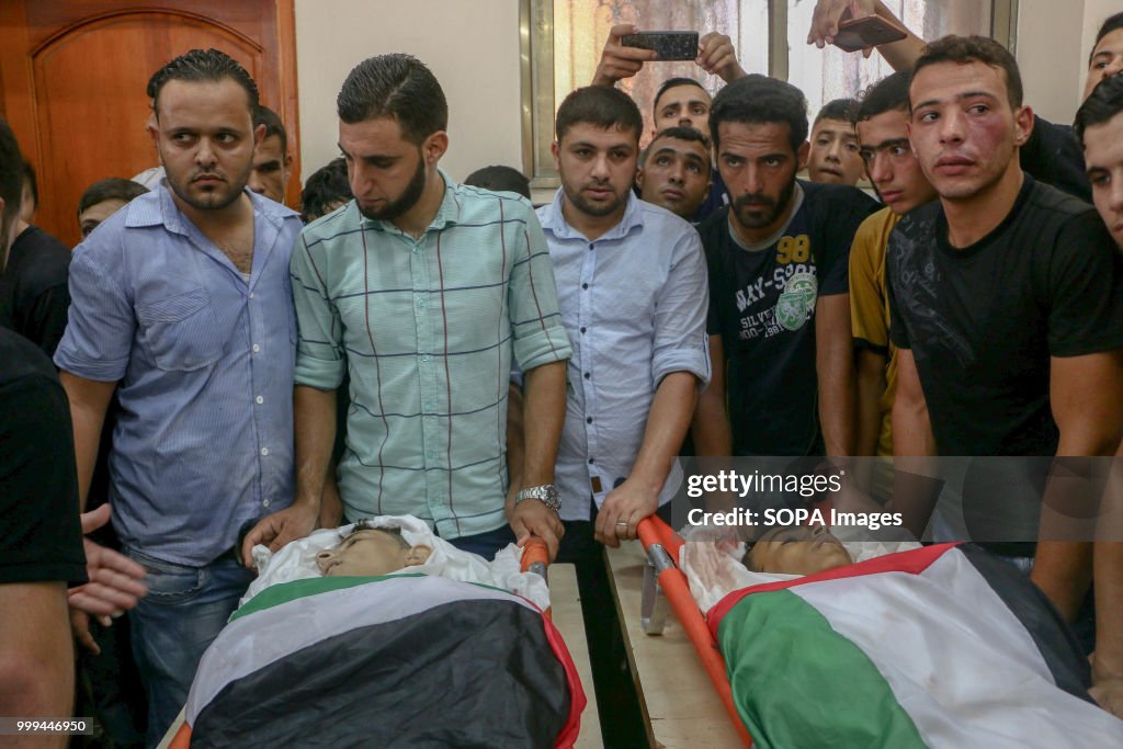(EDITORS NOTE: Image depicts death.) Relatives and mourners...