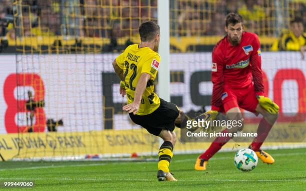 Dortmund's Christian Pulisic shooting on Berlin goalkeeper Rune Jarstein's goal during the Bundesliga match pitting Borussia Dortmund vs Hertha BSC...