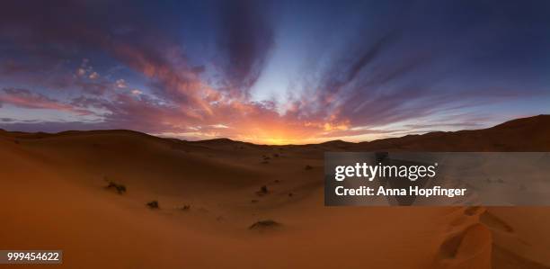 sahara sunset near erg chebbi - sahara stock pictures, royalty-free photos & images