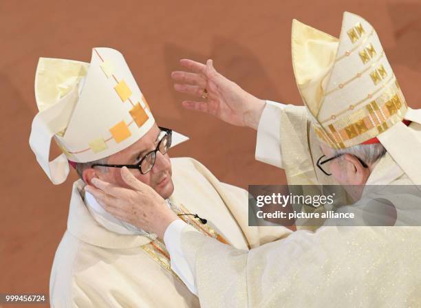 Peter Kohlgraf , receives his new episcopal isignia from Cardinal Karl Lehmann during his episcopal ordination in the Cathedral in Mainz, Germany, 27...