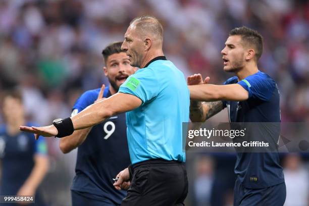 Olivier Giroud and Lucas Hernandez of France appeal to referee Nestor Pitana after Ivan Perisic of Croatia handles the ball inside the penalty area,...