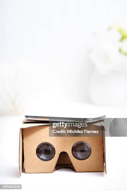 virtual reality cardboard headset device - the reality of fashion the reality of aids benefit fall 2013 mercedes benz fashion week stockfoto's en -beelden