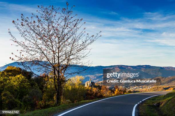 strada di montagna - montagna stock pictures, royalty-free photos & images