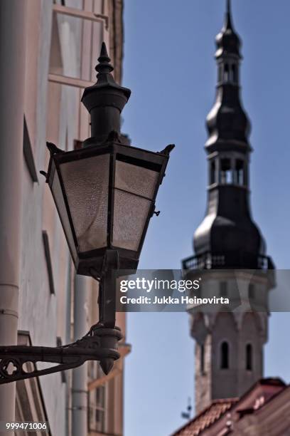 old lantern in tallinn - heinovirta stock-fotos und bilder