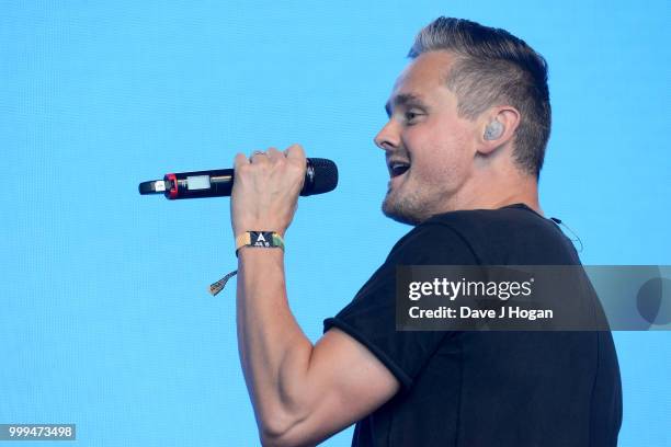 Tom Chaplin performs on stage as Barclaycard present British Summer Time Hyde Park at Hyde Park on July 15, 2018 in London, England.