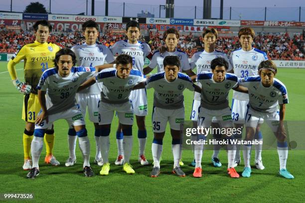 Players of Oita Trinita pose for photograph during the J.League J2 match between Omiya Ardija and Oita Trinita at Nack 5 Stadium Omiya on July 15,...