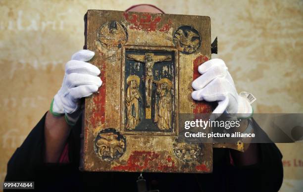 Dpatop - Bishop Felix Genn holds up the Liesborn Evangelion during its official presentation at the Museum Liesborn Abbey in Wadersloh, Germany, 28...